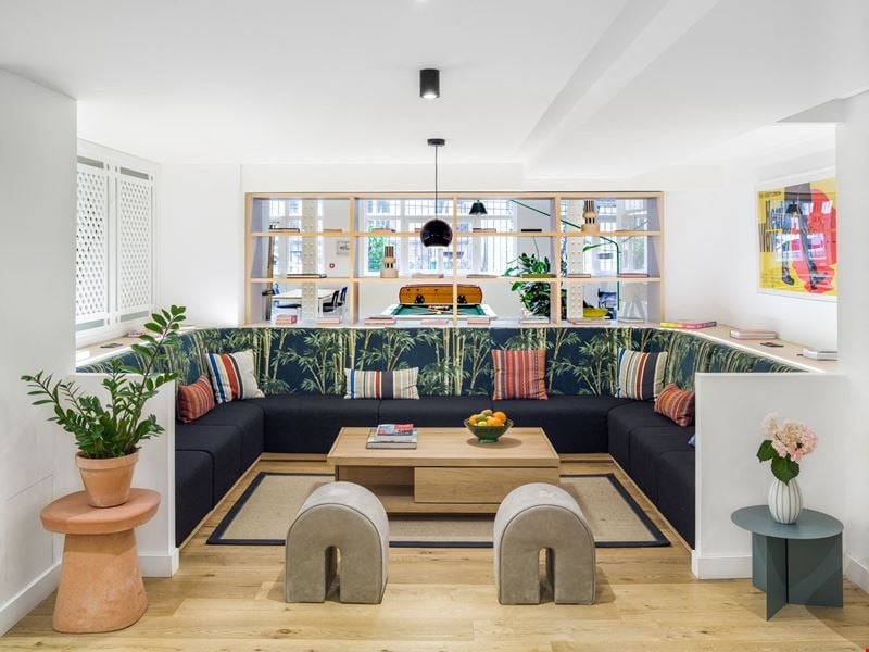 4 Rue Jules Lefebvre Coworking
